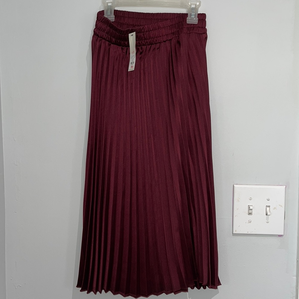 Maroon pleated midi skirt
